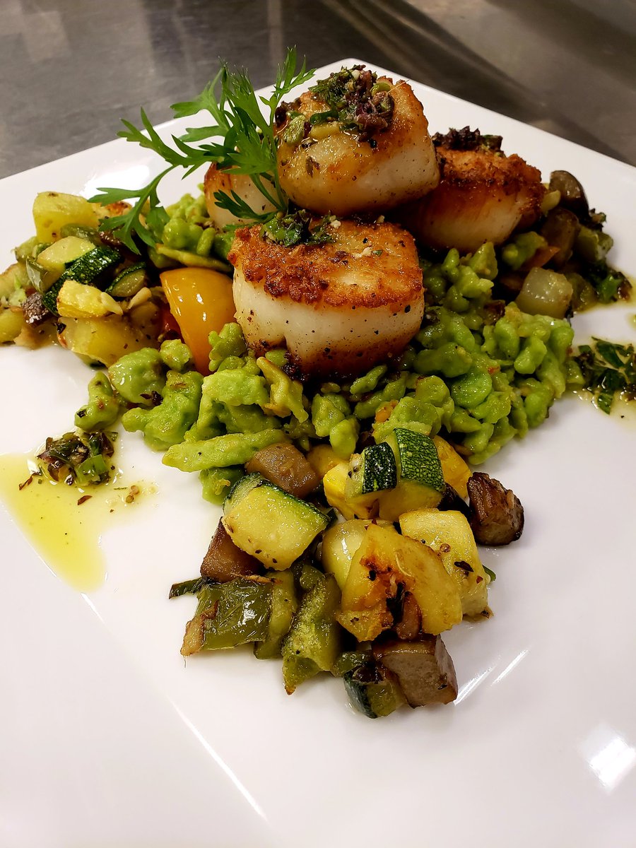 Tonight's #delish dinner special:
Pan Seared Scallops
Fresh tomato spinach spaetzle
Roasted organic summer squashes
Eggplant, Spanish basil pesto.
#yummymondays 
#organic #sustainable 
#eatlocal #fresh