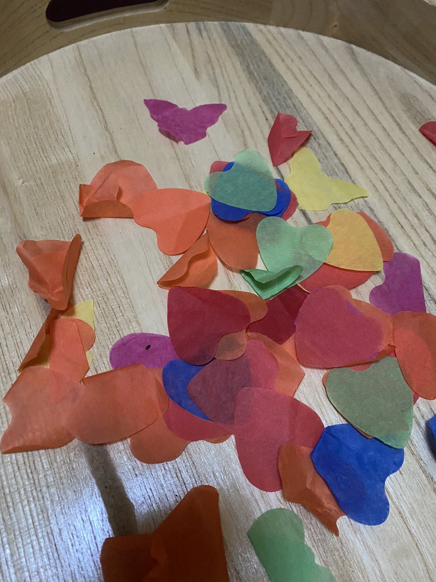 Quartzlyn's tweet photo. What kind of #Tayfetti did y’all get with your #RepMerch? I got mostly hearts with one lone perfect pink butterfly...my fav colour!! @taylorswift13 @taylornation13 https://t.co/iRTpxfONro