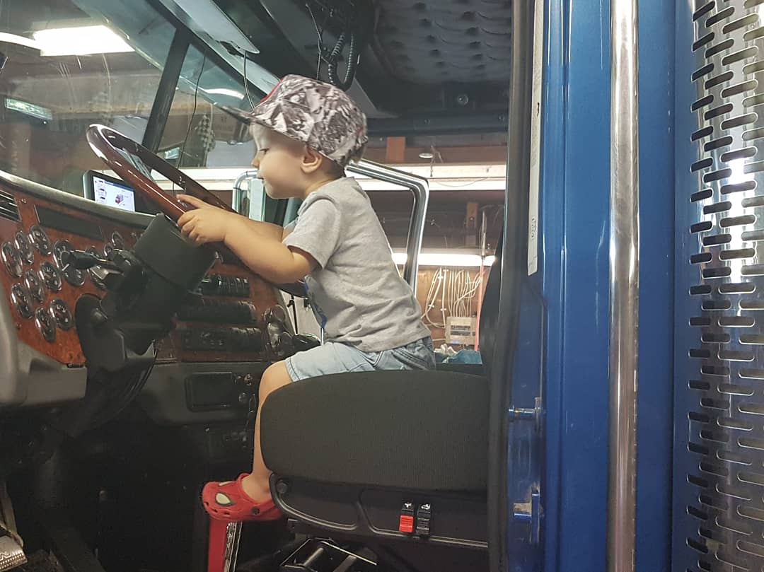 phjoshua's tweet image. Bubba loves anything with a steering wheel. He also spent time on the other John Deere, the big blue tractor, and grandpa's Yamaha motorcycle. 

#thisdaddylife #JohnDeere #WesternStar