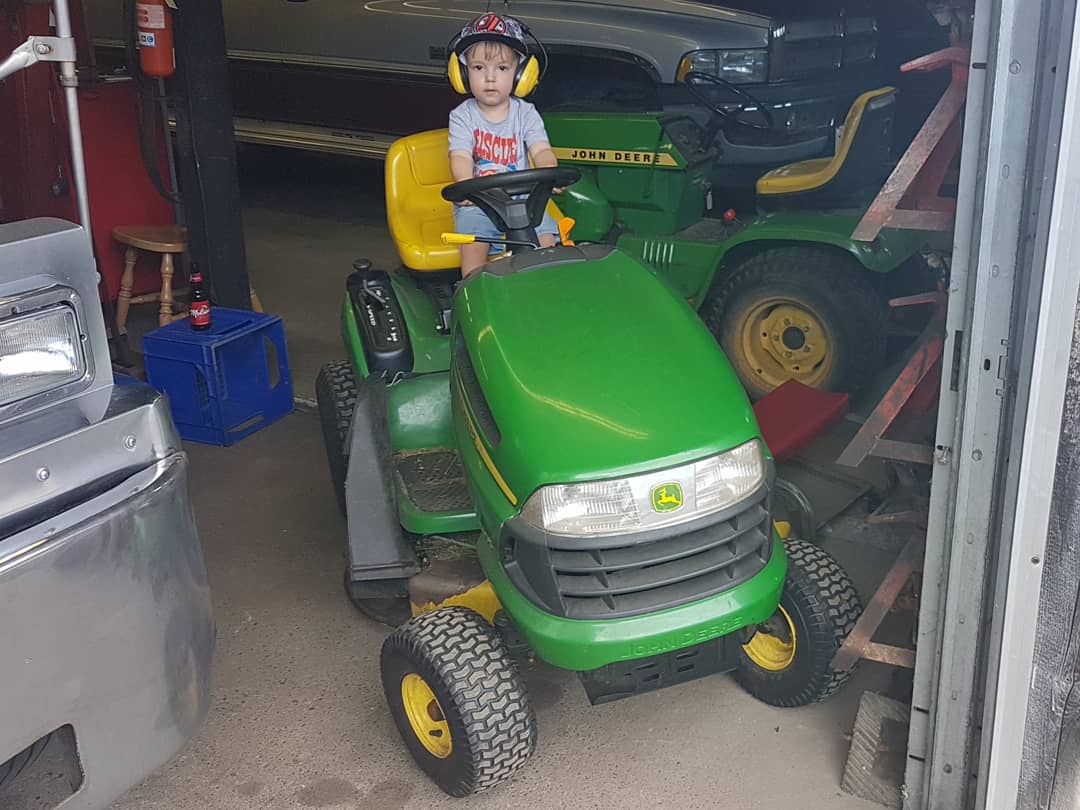 phjoshua's tweet image. Bubba loves anything with a steering wheel. He also spent time on the other John Deere, the big blue tractor, and grandpa's Yamaha motorcycle. 

#thisdaddylife #JohnDeere #WesternStar