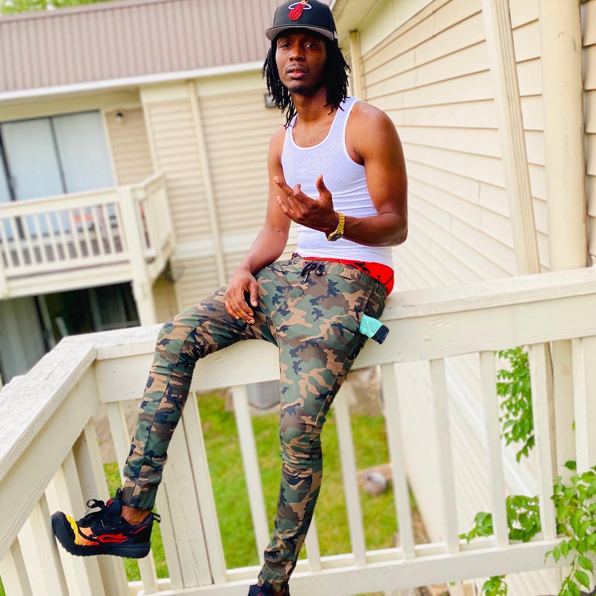 iamcuzznwill's tweet photo. “ Bihh let me check my palm pilot.. hmm look like I ain’t doing shit..” https://t.co/tkZTscXnsV