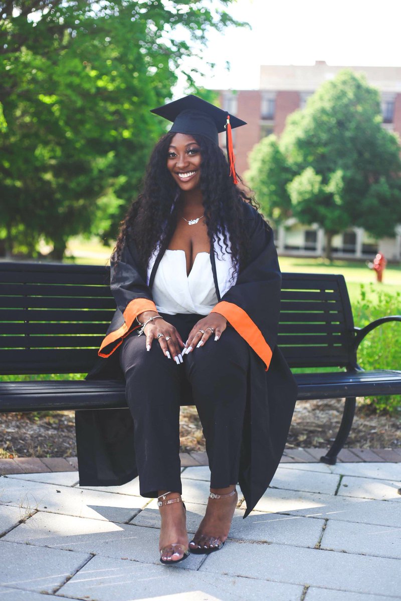 Tanira24's tweet photo. Hats off 👩🏽‍🎓😍🎉 https://t.co/pHmXTMiM6Q
