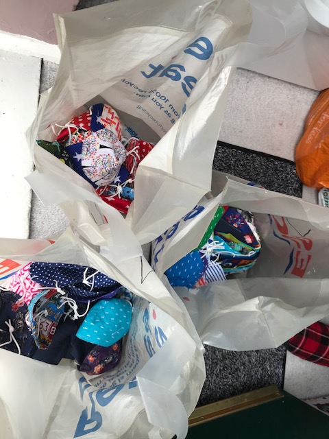 BfdNEfoodbank's tweet image. We would like to say Thank You to the amazing Angela Martin who spent many hours making 100 cloth face masks and donating them to our wonderful team of volunteers and people accessing our food-bank centres.  Really helping us all feel much safer.😀👃💖