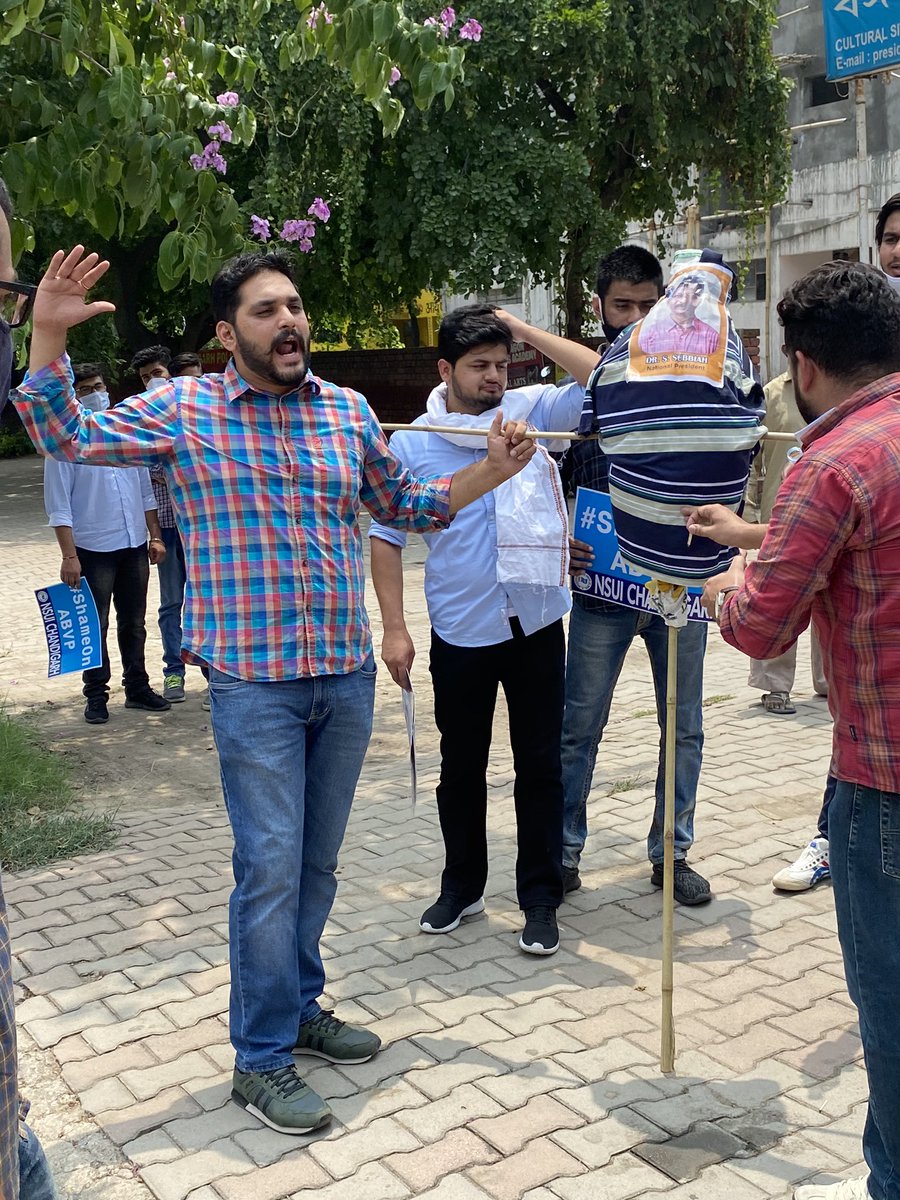 rana_sarvottam's tweet photo. Today NSUI Chandigarh protested against the @ABVPVoice national molester (president).
Beti Padhao Beti Bachao slogan was just a Jumla.
BJP - ABVP follows real antiwoman ideology.
#SackABVPPresident 
@neerajkundan
@guptar
@nsui https://t.co/gKNq8Q6Zq2