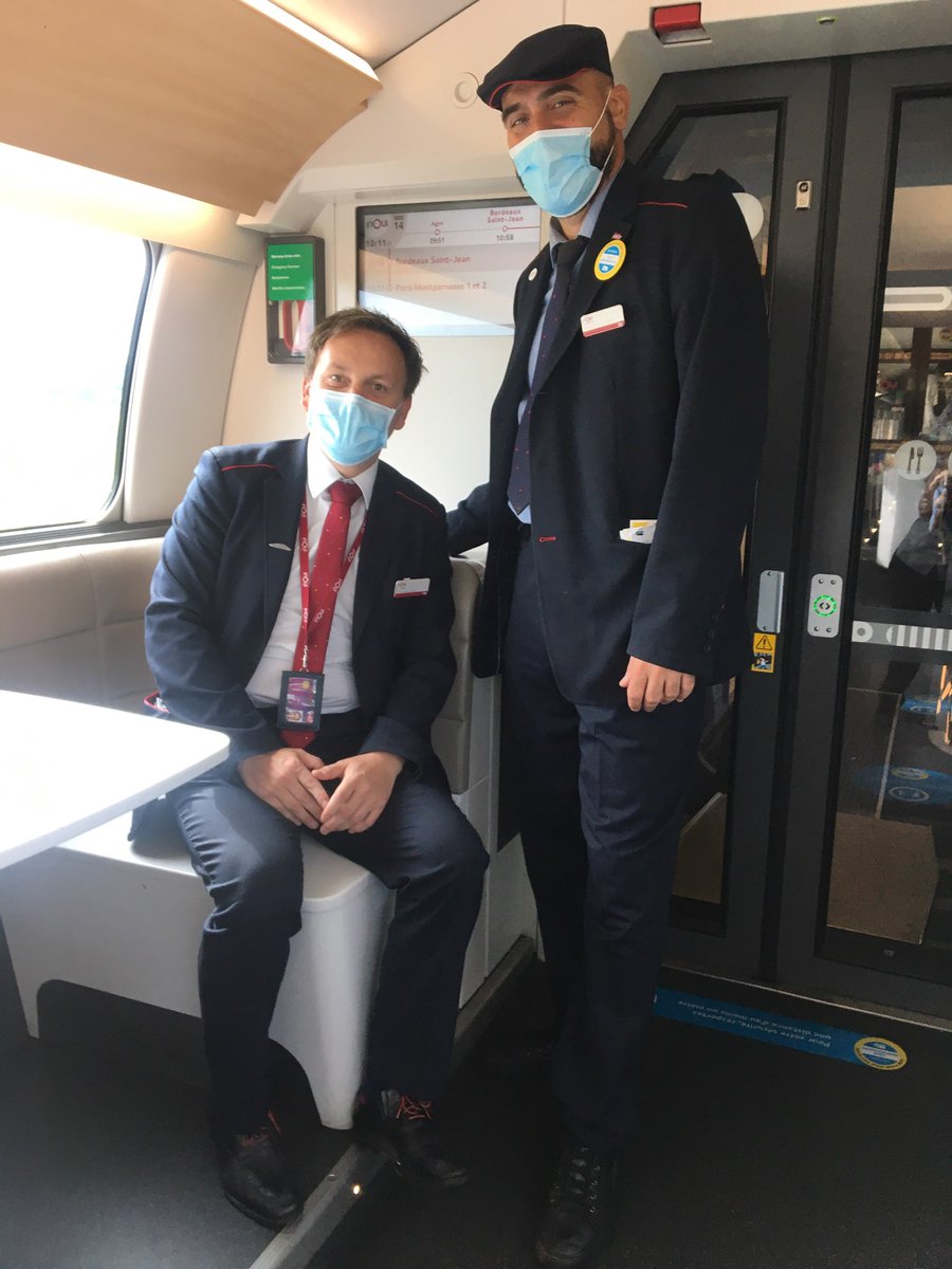 TeamAxeAtl's tweet photo. Quand le Nord rencontre le Sud !
Un seul objectif : Le client !
Rudy Ambassadeur Lillois est venu testĂ© notre crĂšme solaire đ
Muy caliente đ
#Ambassadeurservice #Ouiteam #immersion https://t.co/4WfHRfwBpx