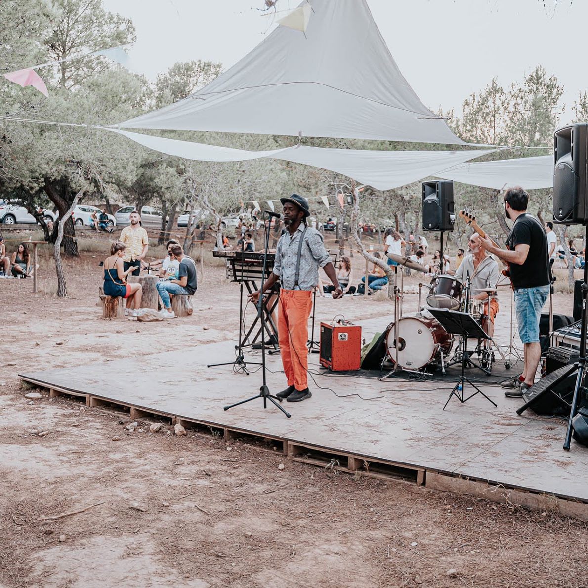 barriolapinada's tweet photo. Esta semana la #PinadaFun conecta con la naturaleza, vive el barrio y respeta las normas de seguridad.
📅MIÉ 29 - 20.00 hs Concierto // Mountain Reggae Jam
📅JUE 30 - 20.00 hs Karaoke Fun
📅VIE 31 - 20.00 hs Concierto // VI BLAU
No olvides reservar: https://t.co/7Eld3ncKyt https://t.co/0zWPgMNaJA