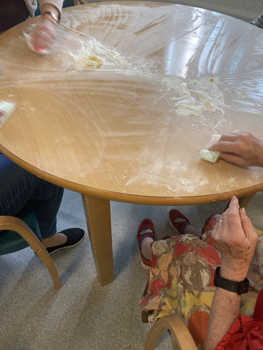 AmberWardNotts's tweet photo. Our ladies on the ward enjoyed the ladies group decorating cakes and even enjoyed cleaning up after too! 🍰 #amberward #nottshc #nhs #milbrook https://t.co/jJtiksbSvx