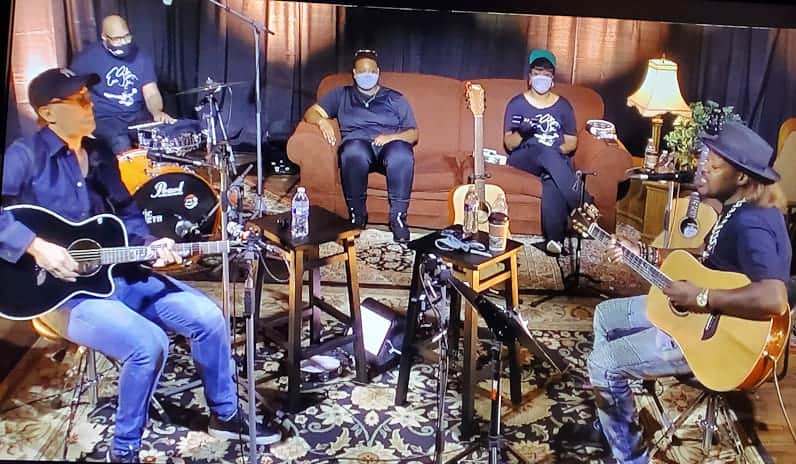 DJJannyB's tweet photo. I was blessed to be on a stage with 2 legends. It was broadcasted all over the world. I'm blessed mane 🙏💜🛐 #DJJannyB https://t.co/CRtTXhdkMs