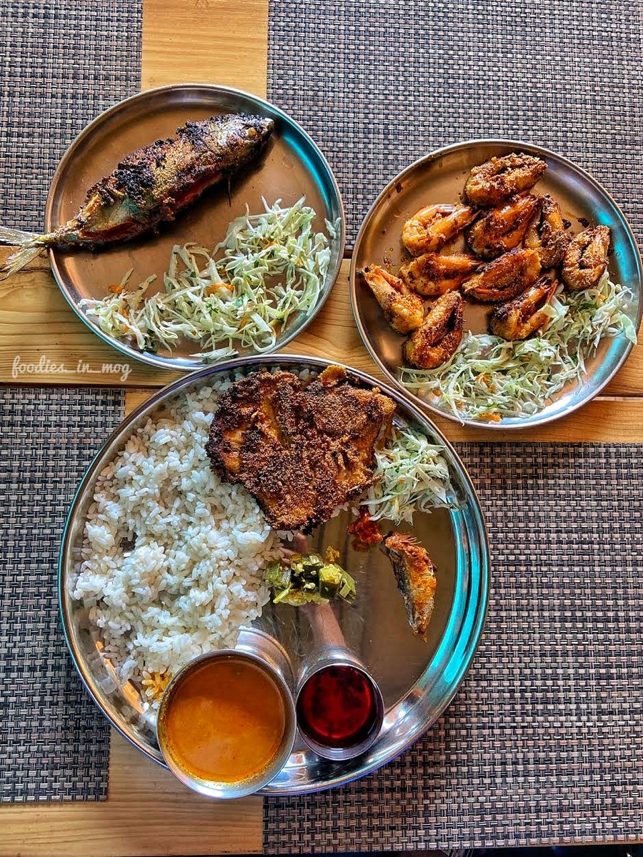 foodies_in_mog's tweet photo. Jenifa❤️ This place in Verna serves homely cooked meals perfect to satisfy your seafood cravings😍😍 
In frame: Modso fish thali, Prawns rawa fry, Reachado bangdo
Location: Jenifa restaurant, Verna
#goa #foodofgoa #goanfishthali #goancuisine #goanfood 
https://t.co/ZYJfYNf4ln https://t.co/Tb4z2mfPhN