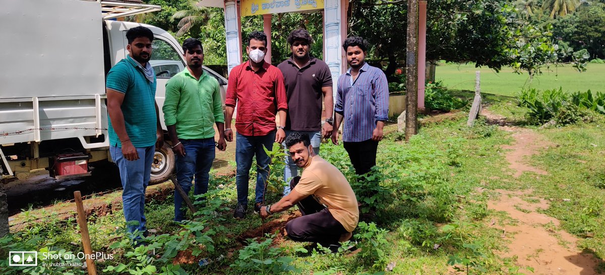 KalasShubham's tweet photo. #Worldnatureconservationday2020
#BJPYuvamorchaKarwarUrban
ಇಂದು  ವಿಶ್ವ ಪರಿಸರ ಸಂರಕ್ಷಣಾ ದಿನ ದ ಅಂಗವಾಗಿ ಕಾರವಾರ ನಗರ ಯುವಮೋರ್ಚಾ ವತಿಯಿಂದ ನಗರ ಪ್ರದೇಶದ ಹಲವು ಆಯ್ದ ಪ್ರದೇಶಗಳಲ್ಲಿ   ಹಲವು ಉಪಯುಕ್ತ ಗಿಡಗಳನ್ನು ನೆಡುವ ಮೂಲಕ  ದಿನಾಚಣೆಯನ್ನು ಆಚರಿಸಲಾಯಿತು. ಗಿಡ ನೆಡುವ ಜೊತೆಗೆ ಅವುಗಳ ಸಂರಕ್ಷಣೆ ಬಗ್ಗೆ ತಿಳಿಹೇಳಲಾಯಿತು. https://t.co/pYlynlbX3g