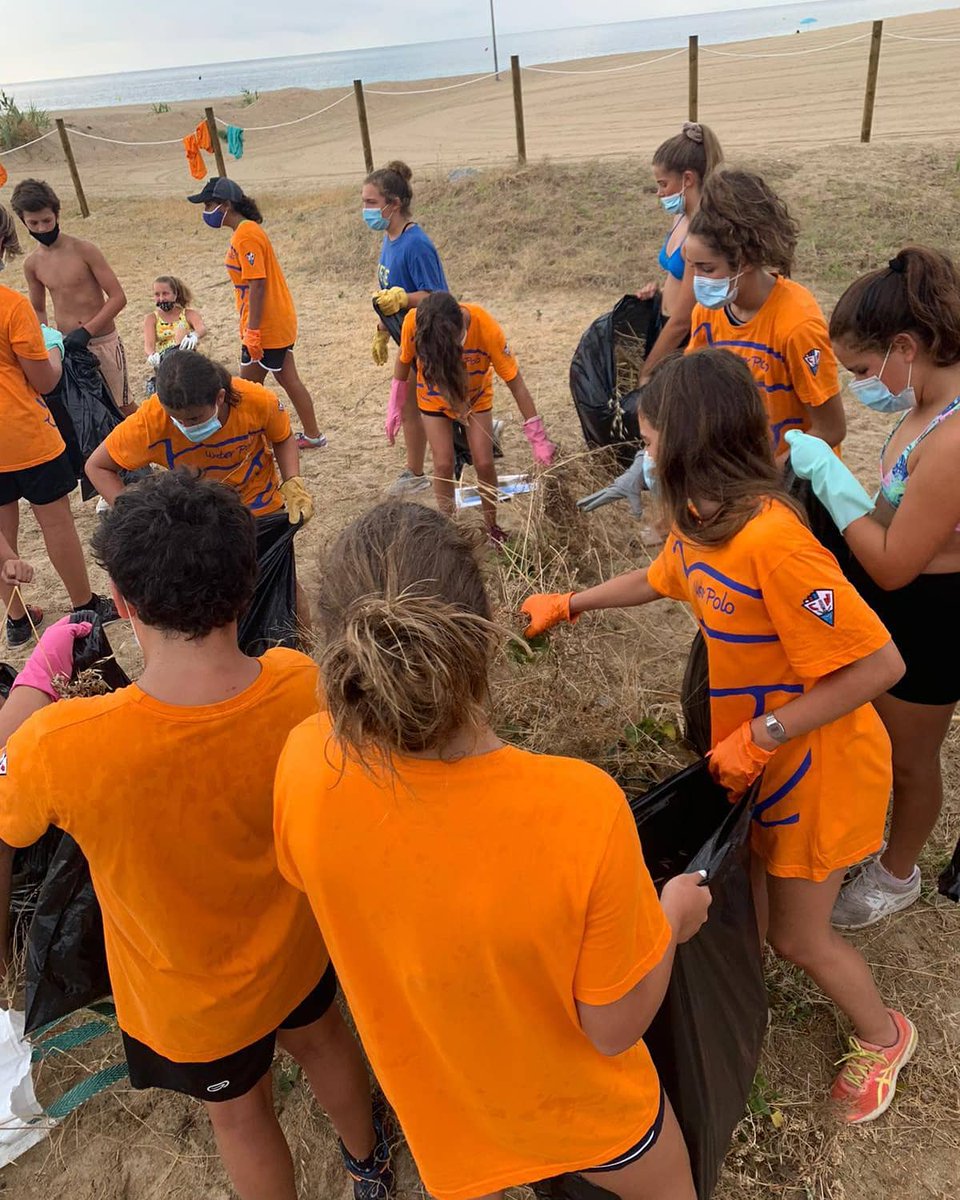 cnmataro's tweet photo. Gran experiència la viscuda pel nostre campus de WP en una sessió de sensibilització mediambiental en la neteja selectiva de residus en l'espai dunar.
@cnmataro 
#netegem #platgesnetes https://t.co/kzsTfirfy3