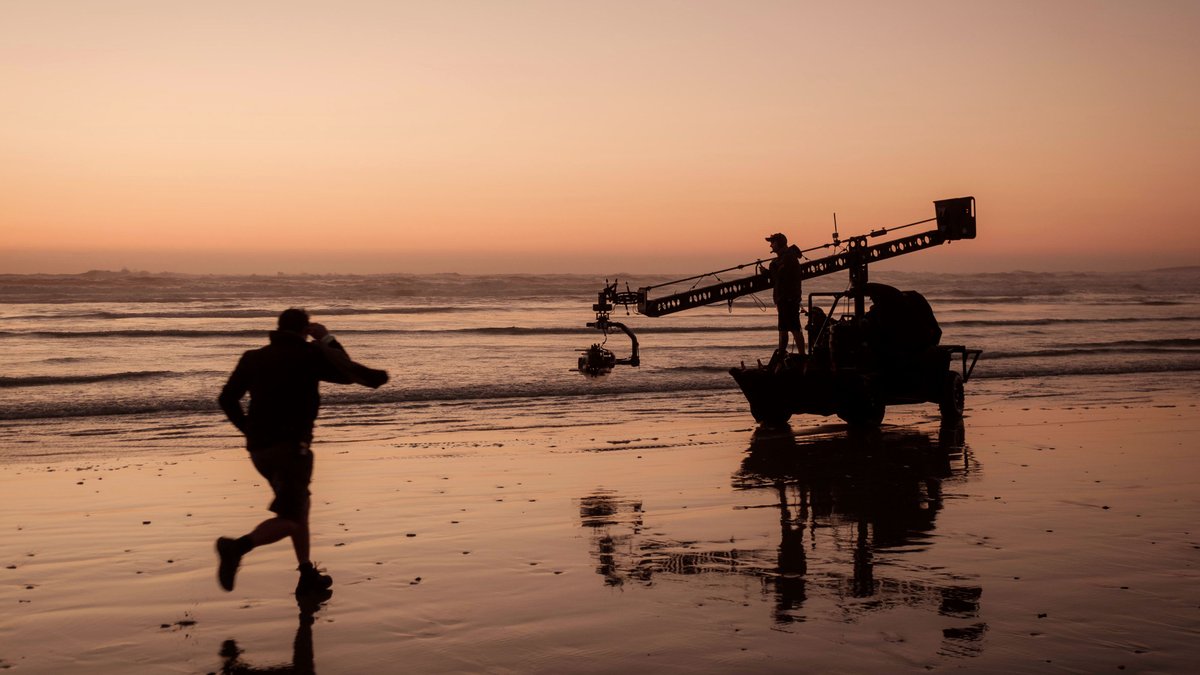 GrahamBart's tweet photo. Good times on set.
#FilmCrewAtWork #BehindTheScenes #UnitPhotographer #fujifilm_xseries #IShootWithOrms #SonyVenice #Teryx #Freeflysystems #Blackrapid https://t.co/mOrP8xPewG