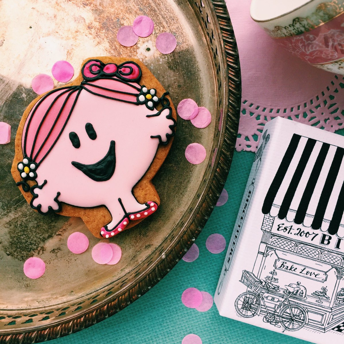 GIVEAWAY TIME! In celebration of  #InternationalFriendshipDay we’d like to give away ten of our adorable Little Miss Hug biscuits! To enter just follow us and retweet this post - we’ll be picking the winners tomorrow 💖🤗