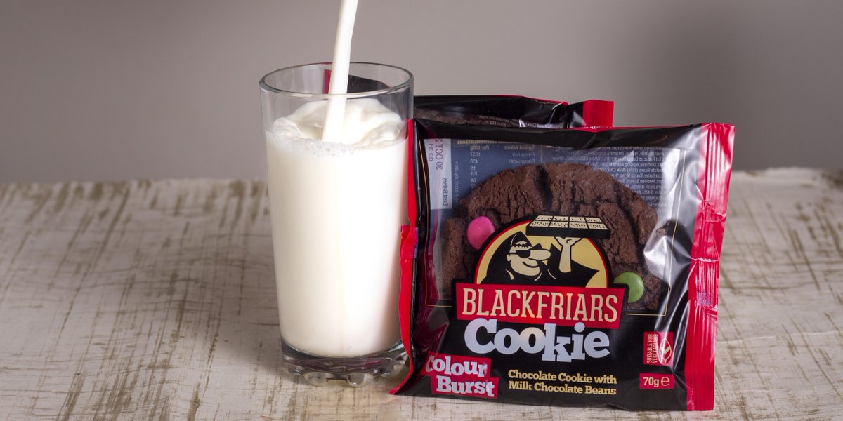 blackfriarsbake's tweet photo. Today is #NationalMilkChocolateDay... https://t.co/8lvb6tPIZp 🌈🍪
#milkandcookies #IFred #directtoyourdoor #vegetarianfriendly #flapjacks #veganoption #bfriars #leicesterbaker #britishbake https://t.co/7rQyT1FxQA