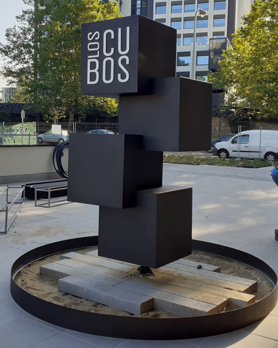 RotuserR's tweet photo. Edificio Oficinas Los Cubos.
Realización e instalación de tótem formando cuatro cubos, fabricado con estructura interior en hierro y revestimiento en aluminio lacado al horno, texto mediante metacrilato blanco de 20 mm.

#totem #monolito #rotulos #rotulacion #corporeos #rotuser https://t.co/FWEbdKKRmH