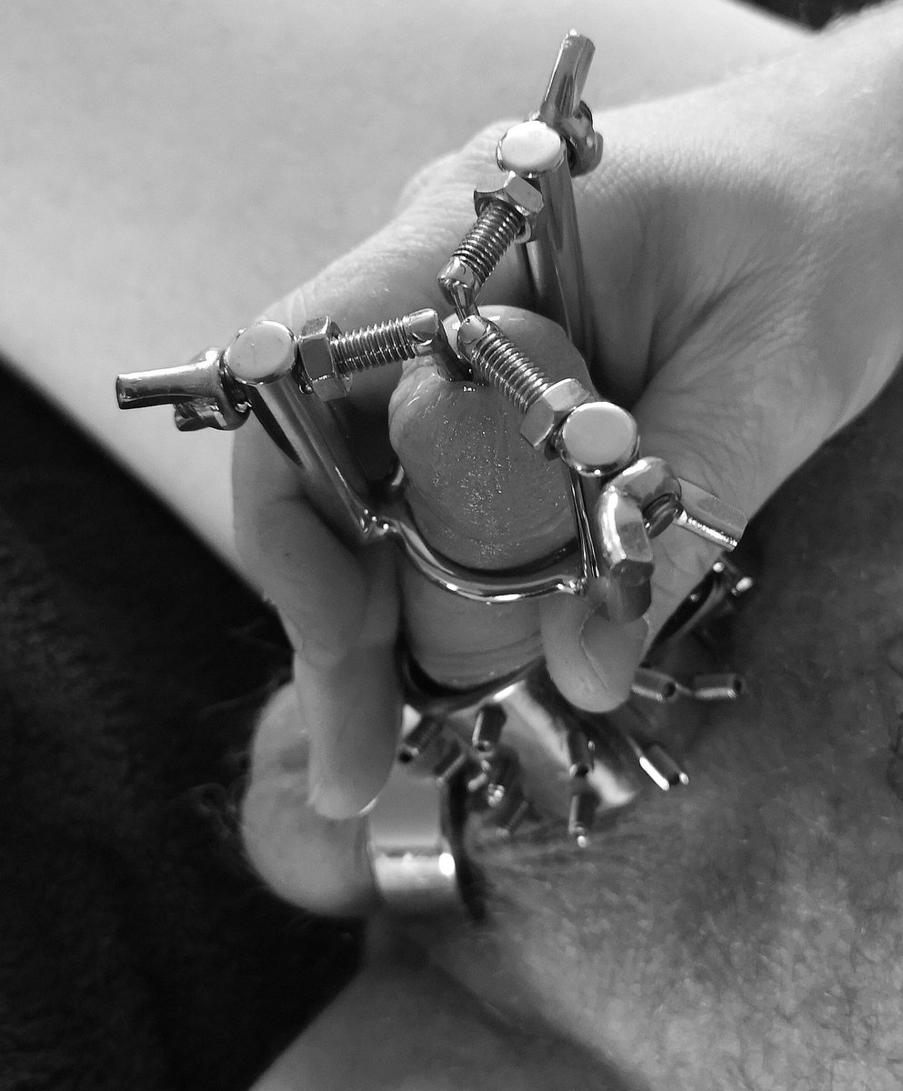 UniqueMl20's tweet photo. Loads of #MetalFun had yesterday 😏 Stretching in all ways #UrethaStretching, #MetalBallWeightedRing and to top it off nicely the #MetalCrownOfThrones
😁 I did enjoy giving the #PleasurablePain
Whos going to be my next victim? 😂😂 https://t.co/DQ5KA0FN6e