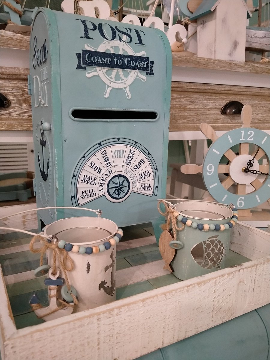 VGGroup's tweet photo. I simboli del mondo navale son il punto di forza dello stile coastal, divertitevi ad arredare i vostri angoli della casa!
.
.
#vacchetti #vacchettispa #collezione #collezionemare #seacollection #mare #sea #timone #coastal #orologio #portalettere #cassettedellaposta #Coastal https://t.co/wutgfP0prs