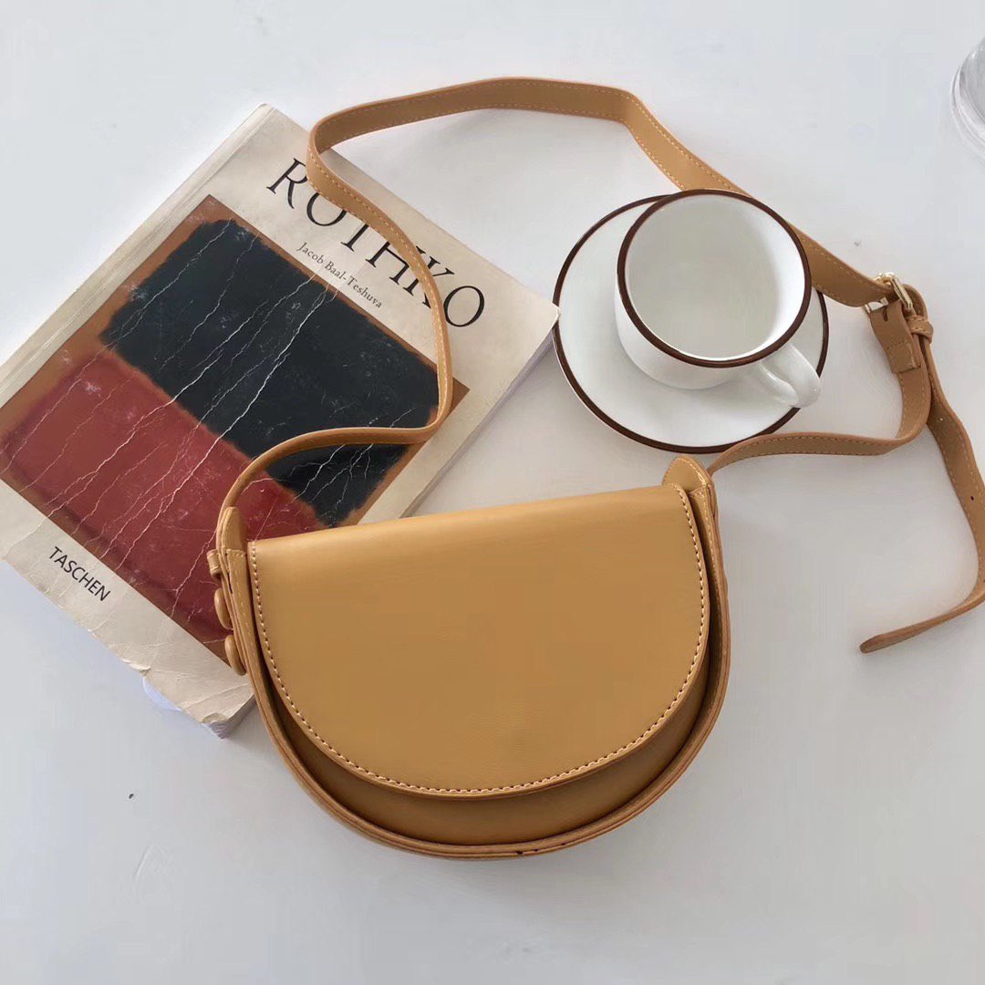 MyTasche's tweet photo. SALE❗️ SALE ❗️
Mimie bold bag
1- RM39, 2-RM59
Ready stock ✅
#handbag #slingbag #handbagmurah #totebag #backpack #longchamp #taschemy #sayajual #jomberniaga #bazarpaknil #twtpromote #RTdanSebar @RTNiaga @twt__promote @Twt_Product @RTdanSebar @_SayaJual https://t.co/oXd1OUFzD4