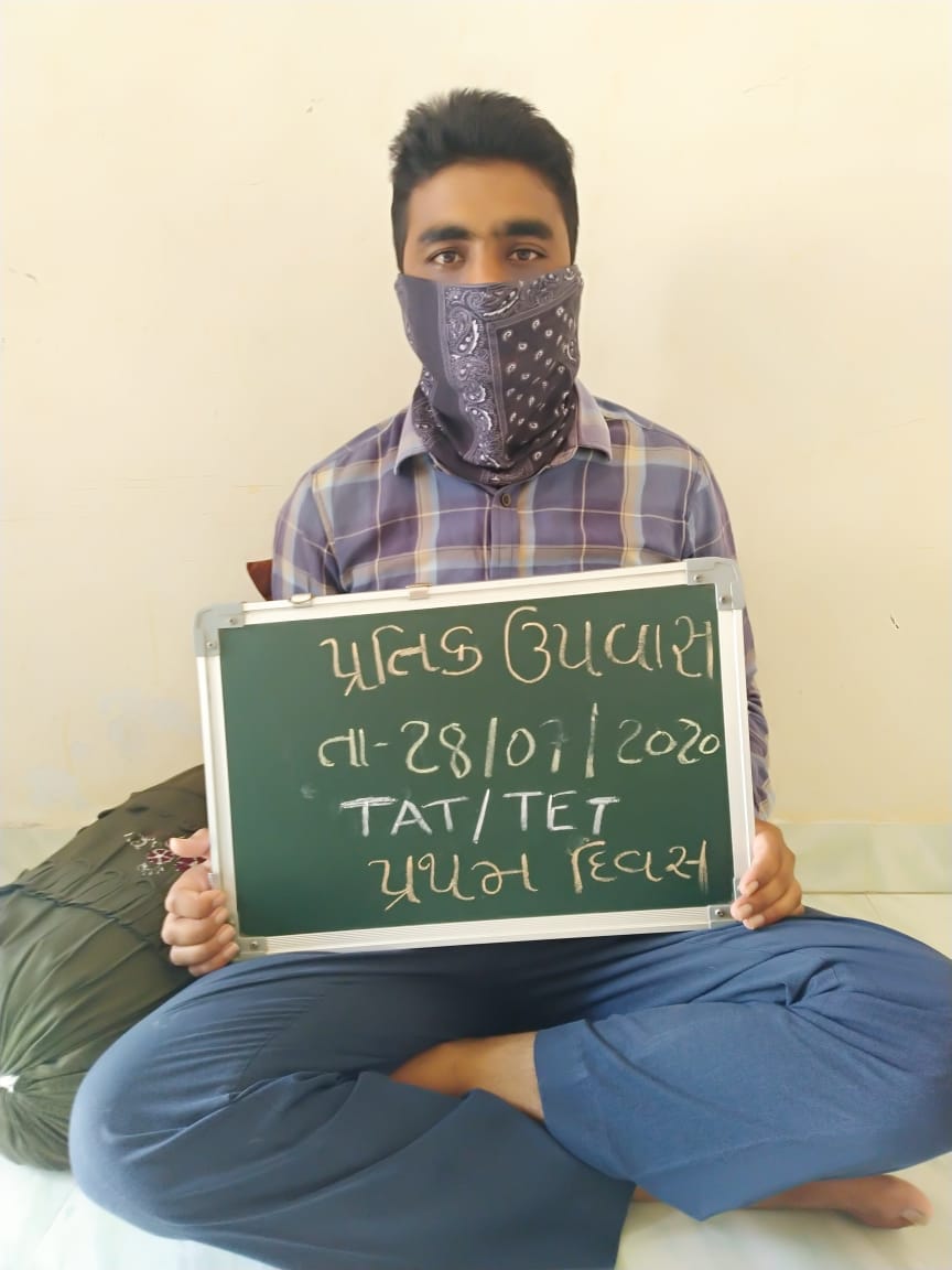 AlpeshP26645814's tweet photo. TAT-TET પ્રતીક ઉપવાસ આંદોલન ત્યાં સુધી ચાલુ રહેશે જ્યાં સુધી વિદ્યા સહાયક શિક્ષણ સહાયક ગ્રાન્ટેડ ની જાહેરાત નહી આવે ... ત્યાં સુધી પ્રતિક ઉપવાસ ચાલુ રહેશે...
@devanshijoshi71 
@isudan_gadhvi 
@CMOGuj 
@PradipsinhGuj 
 @imBhupendrasinh
@abpasmitatv https://t.co/OB6bDUoE2p