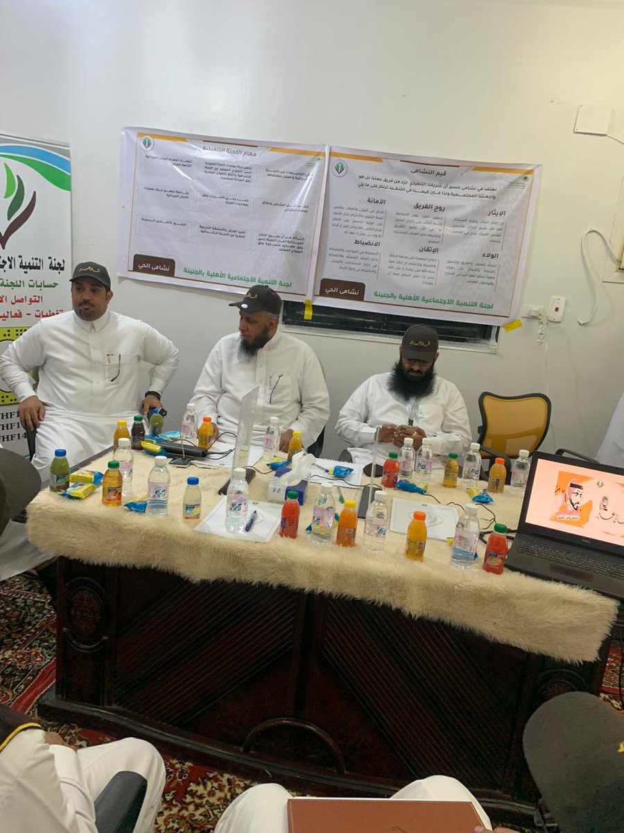 FHF14144's tweet photo. زيارة من اللجنة الاشرافية بمنطقة عسير واللجنة التنفيذية بمركز التنمية بمحافظة بيشة #نشامى_الحي https://t.co/5DpMW8oFuV