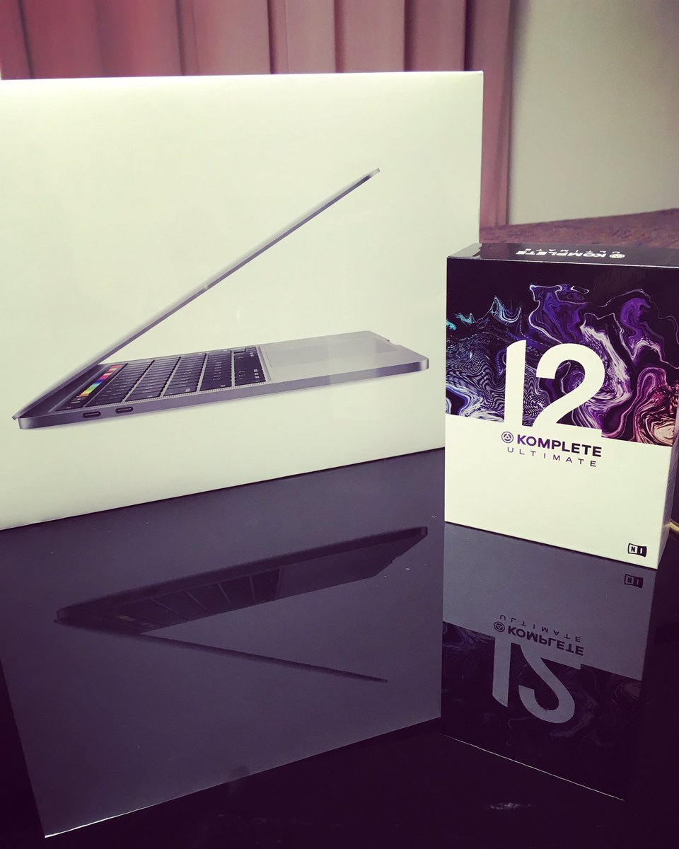 majimaji1228's tweet photo. DTMの制作環境を整えるべく、PCとDAWのプラグインを新調しました。ここから何時間にも及ぶダウンロード地獄が待っていますw
#設備投資 #macbookpro13inch
#Komplete12ultimate #dtm
#logicprox #ピアノ #piano
#musician https://t.co/E8gJhwASig