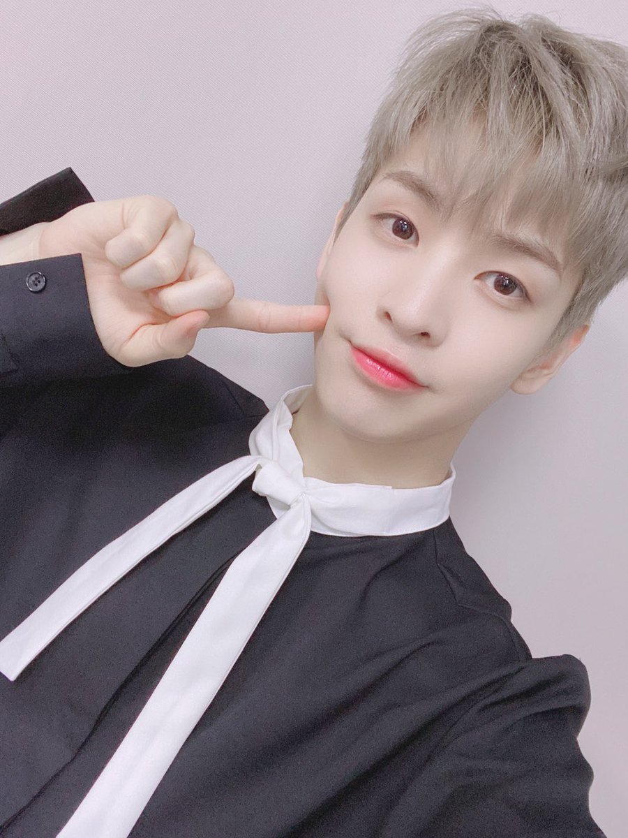 CRAVITY_twt's tweet photo. 러비티 보고 싶어요~ 오늘 좋은 하루 보내요!! 저도 러비티 생각하면서 보낼게요~ ^^ 

#크래비티 #앨런 https://t.co/K2NWOrB5IS