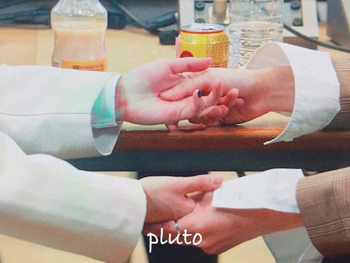 imagine6779's tweet photo. Remember when seonghwa held hongjoong’s hands so gently
Mommy and Daddy
#ATEEZ #ATINY #FEVER_Part_1 #ATEEZBreakthrough #FEVER_Part_1 #ATEEZWorldDomination @ATEEZofficial https://t.co/Z8rMe1IwSc