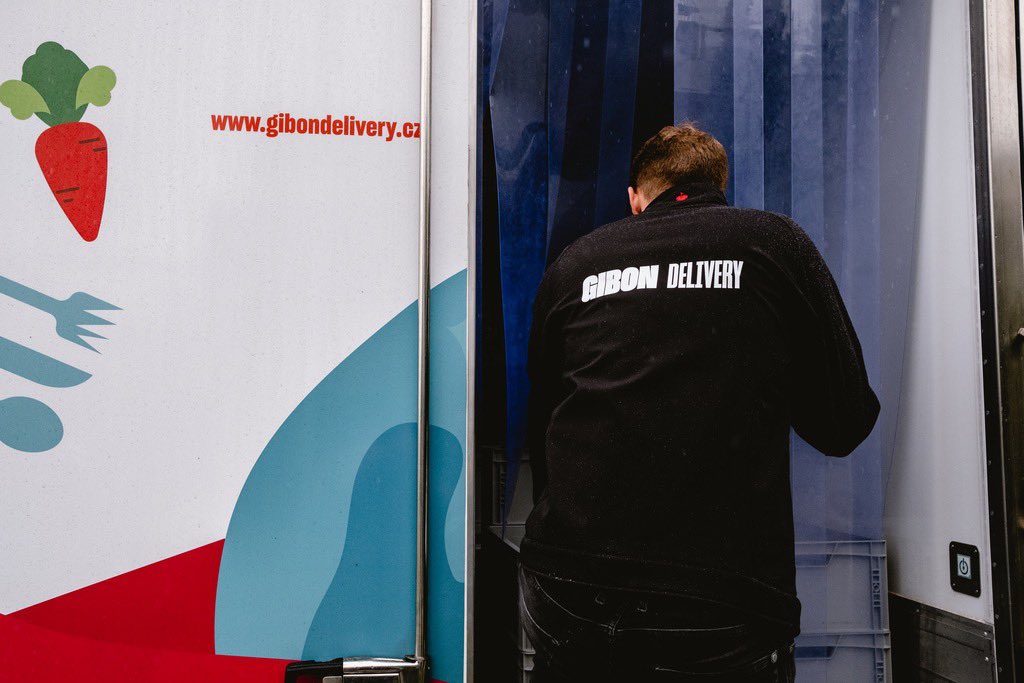 GibonLogistics's tweet photo. Zaměření na detail 💚 Těsně před doručením probíhá několik kontrol, které ověří, že zákazník obdrží své zboží ve správné teplotě a zcela v pořádku ✅
#GibonLogistics https://t.co/MO1zdVTCw7