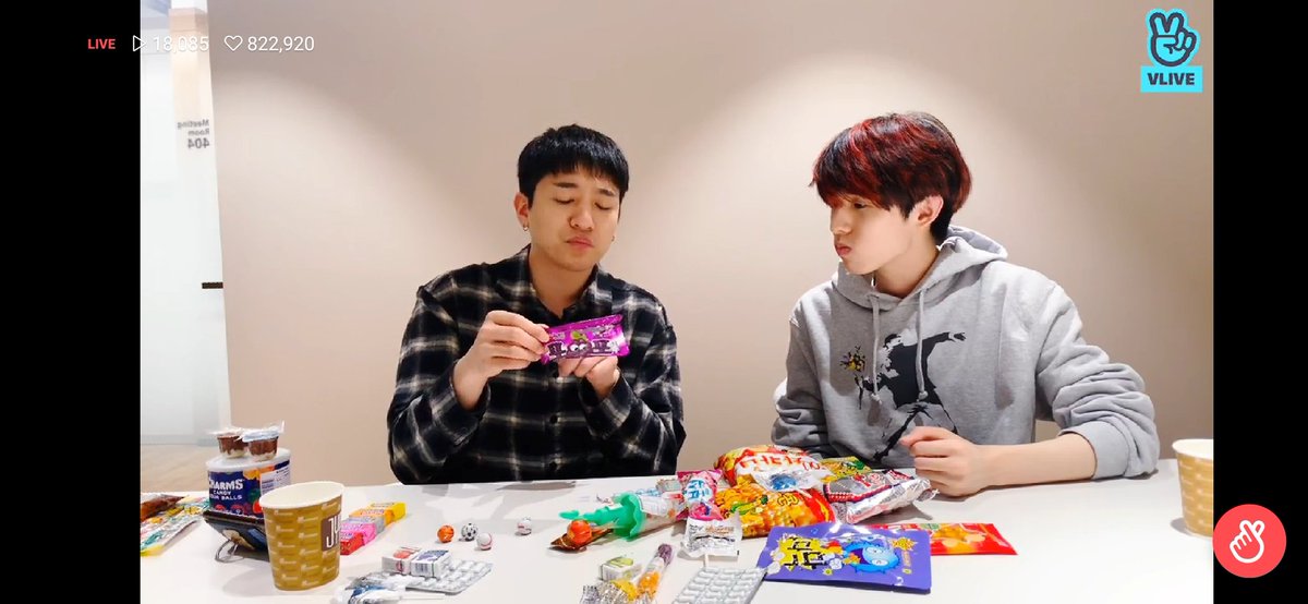 This vlive episode was so interesting. Parkbros discussed about snacks in Korea, reminisced Sungjin's childhood ate them all...compared to Jae's in US.Jae is an American for Sungjin, and Sungjin is a Korean for Jae...and they understand each other...ahh...I'm so soft for this.