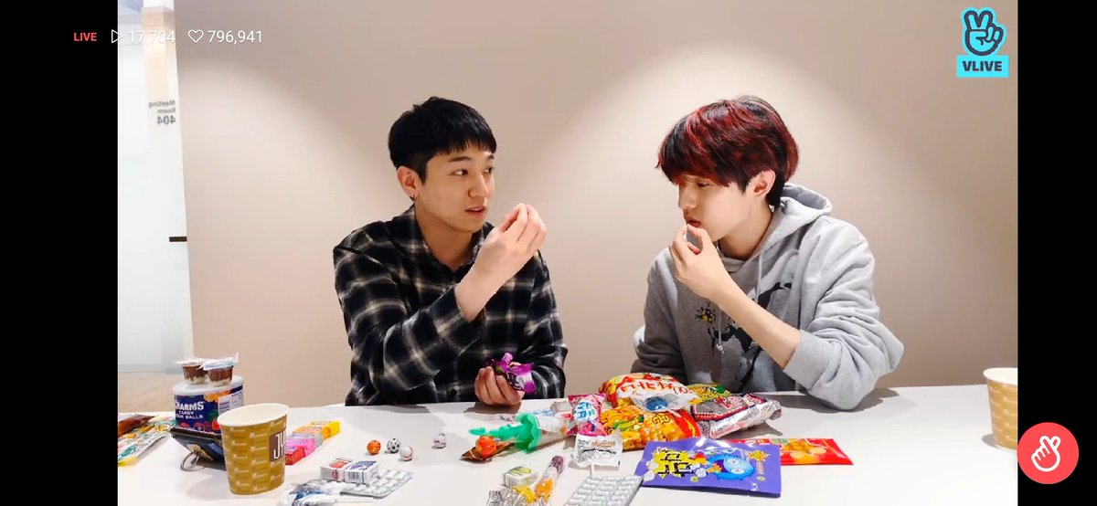 This vlive episode was so interesting. Parkbros discussed about snacks in Korea, reminisced Sungjin's childhood ate them all...compared to Jae's in US.Jae is an American for Sungjin, and Sungjin is a Korean for Jae...and they understand each other...ahh...I'm so soft for this.