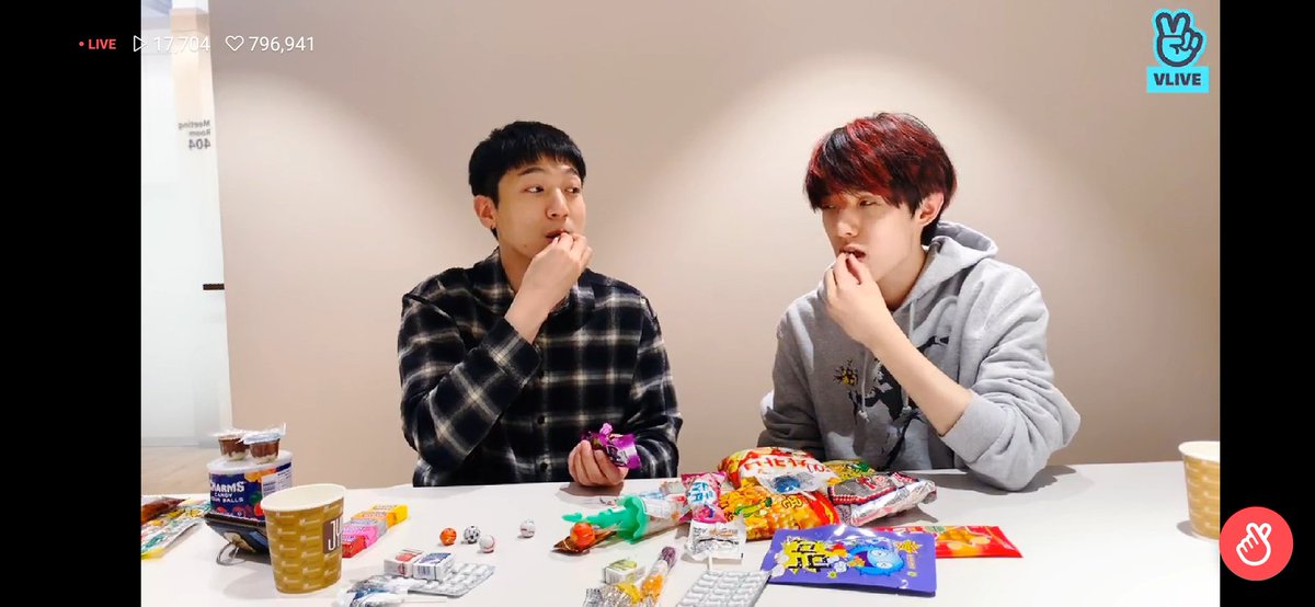 This vlive episode was so interesting. Parkbros discussed about snacks in Korea, reminisced Sungjin's childhood ate them all...compared to Jae's in US.Jae is an American for Sungjin, and Sungjin is a Korean for Jae...and they understand each other...ahh...I'm so soft for this.