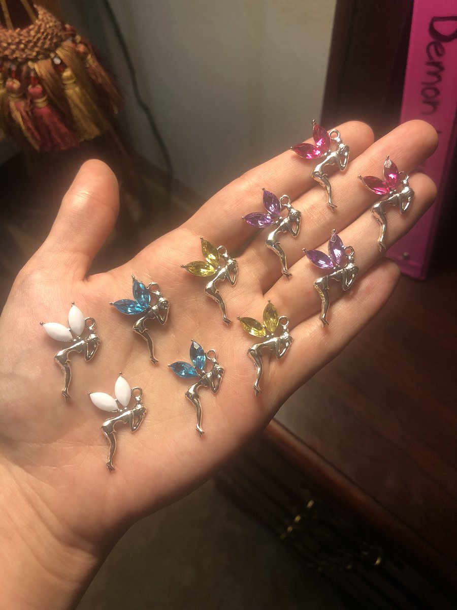 faevyrafatale's tweet image. I know it’s a little late but our printer finally arrived so I can go back to running my shop and shipping orders!
Fae chains are restocked!! ☺️💖✨🧚🏼‍♀️💞 

demonluxe.etsy.com