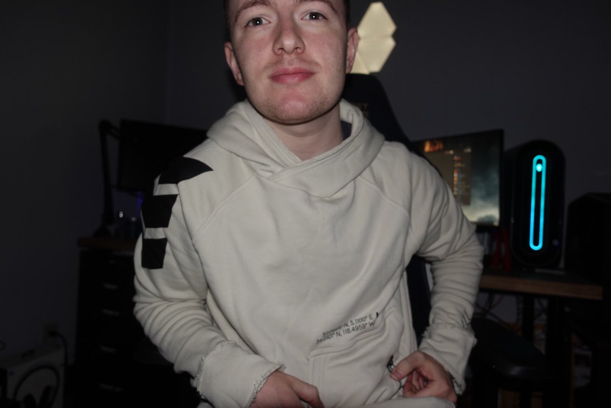 VividFN tweet picture