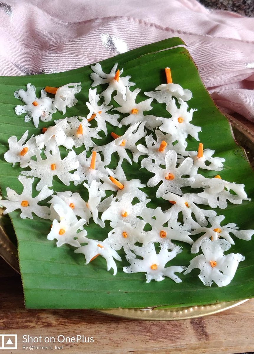 bhawanasomaaya's tweet photo. These are not real flowers...
Made out of #NeerDossa and finely chopped carrot pieces.
Amazing isn’t it? https://t.co/rS9LAFtUke