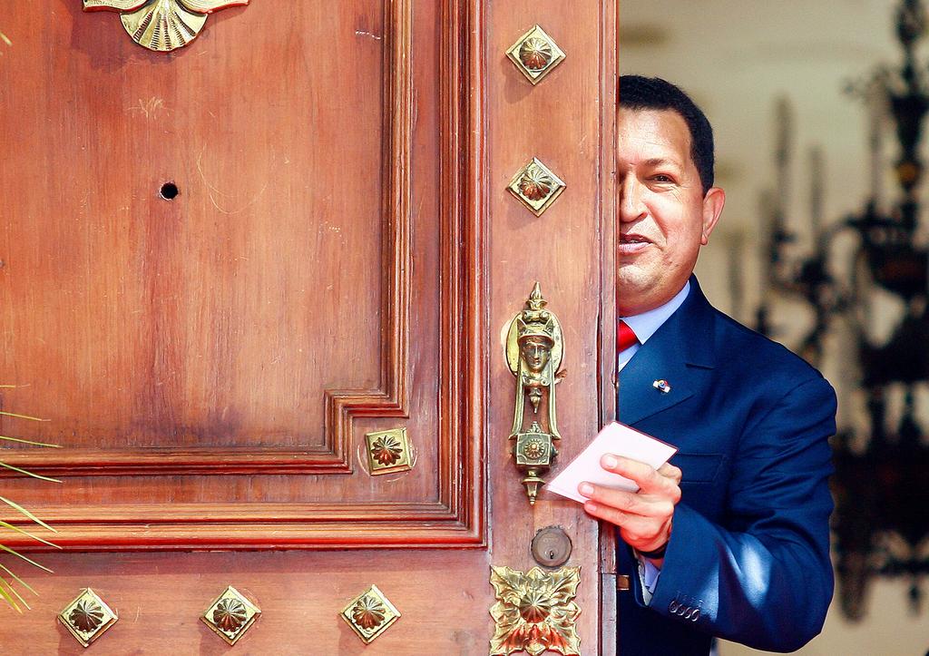 maduro_en's tweet photo. RT @tongorocho: Happy birthday to love, to the greatest man who has given birth to this earth, his best son, the one who made us good people, the eternal one.  I will love you forever, my Chávez! ♥️ https://t.co/OrfvRcBahy