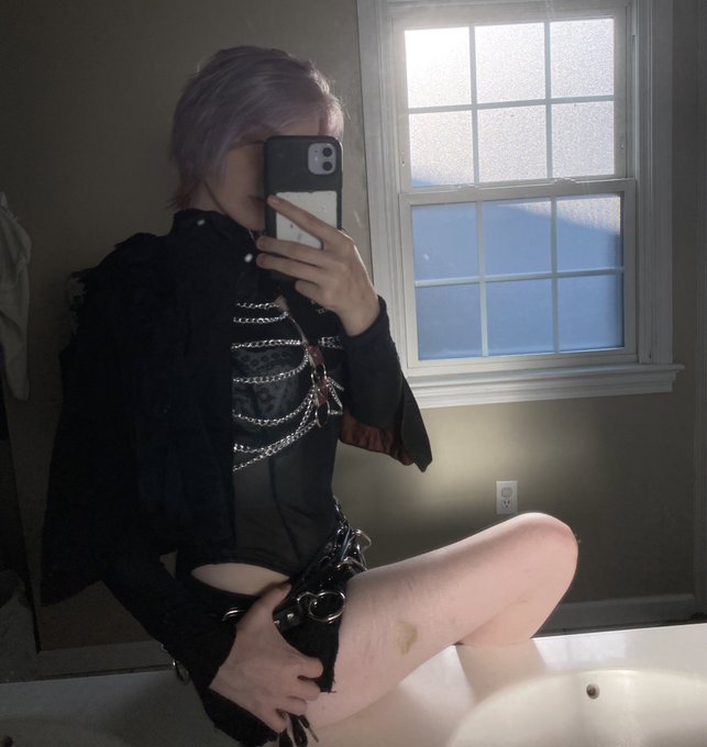 Between my thighs 🔪 https://t.co/bTyWiPFqrK<a href="/tag/griffith"class="tags"><span>#griffith</span></a><a href="/tag/berserk"class="tags"><span>#berserk</span></a><a href="/tag/berserkcosplay"class="tags"><span>#berserkcosplay</span></a>