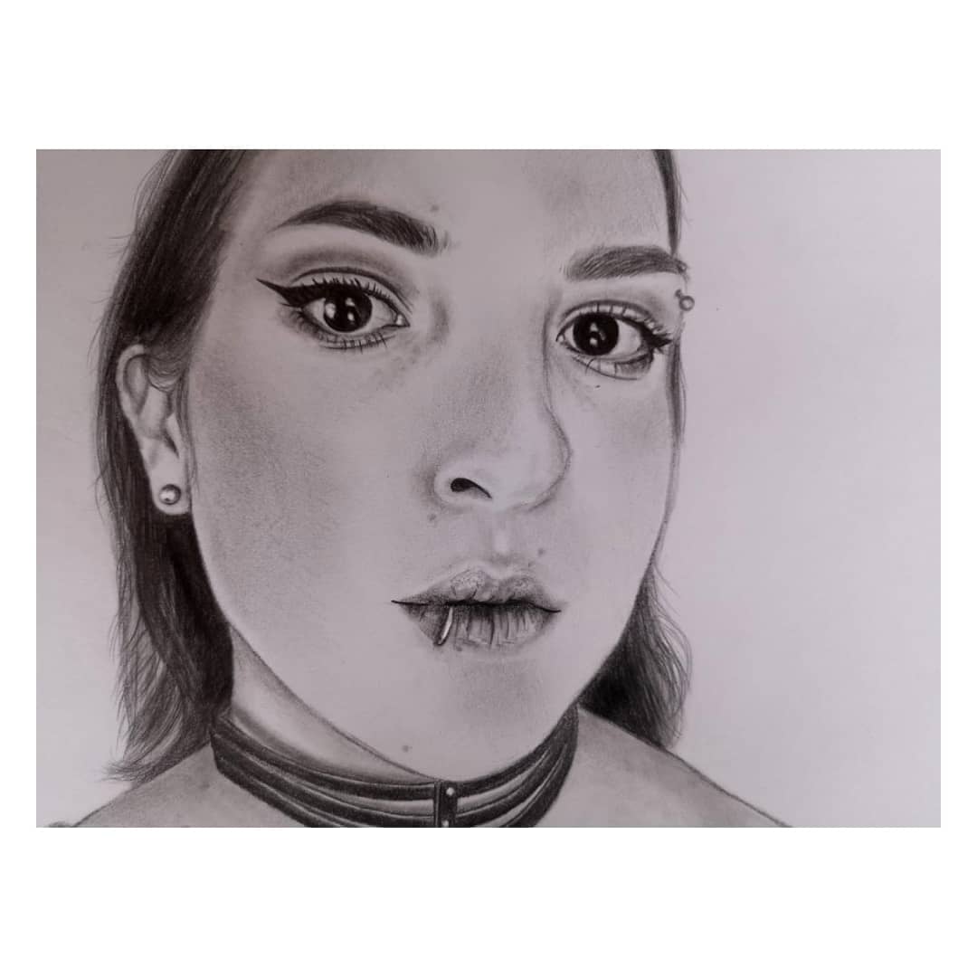MarhyselaS's tweet photo. Autorretrato // Self-portrait
Técnica: Grafito 2b y 6b
Medidas: 21,5 cms X 20cms
. 
.
.
#arte #art #artista #artist #grafito #graphite #retrato #portrait #selfportrait #autorretrato #retratoalapiz #graphiteportrait #dibujo #drawing #handmadedrawing #arteacr #MarhyselaS https://t.co/6sNl42ldYe