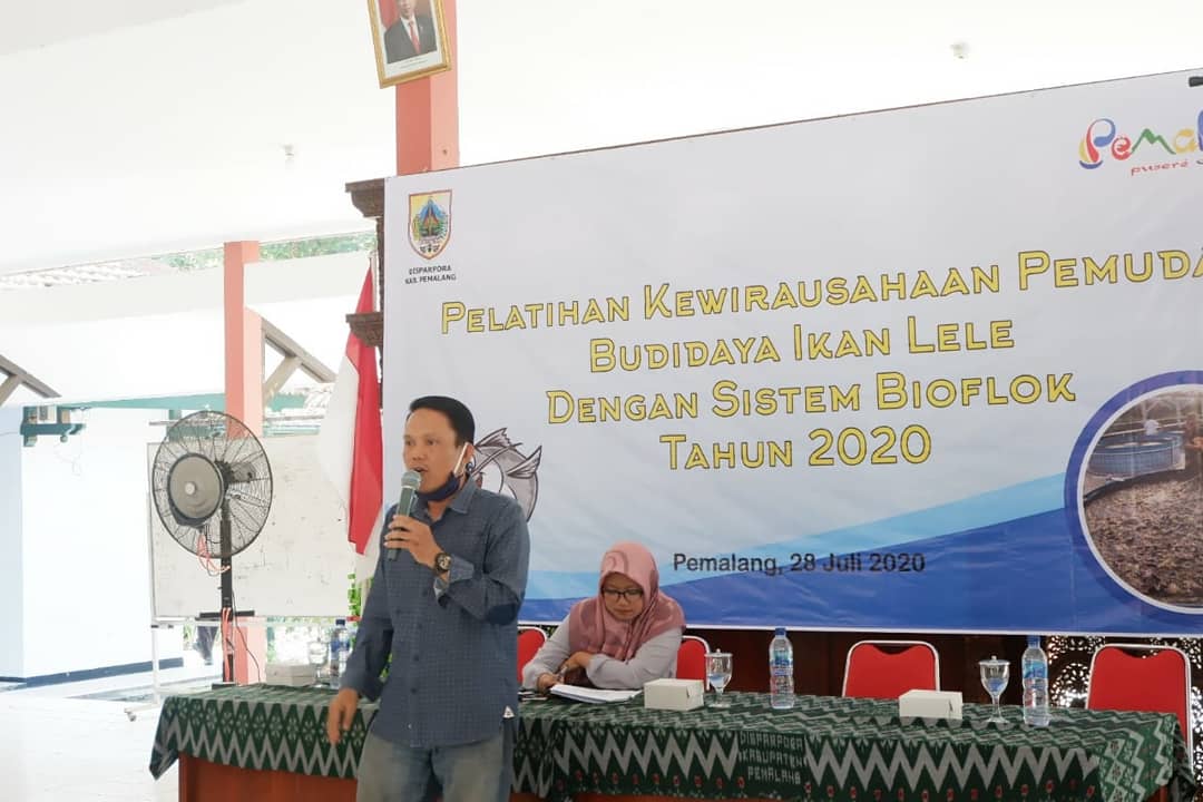disparbudpml's tweet photo. Serta di dampingi Kasi Pemuda Bapak Drs. Winaryoto, Ma di Pendopo Disparpora Pemalang (28/7)
Pada pelatihan ini materi yang menyampaikan bapak Yuswuono dari paduraksa dan di ikuti Pemuda Pemalang Satgas Pemuda dan PKKP Kab. Pemalang @pkkppml2020 https://t.co/6mvdWnynif