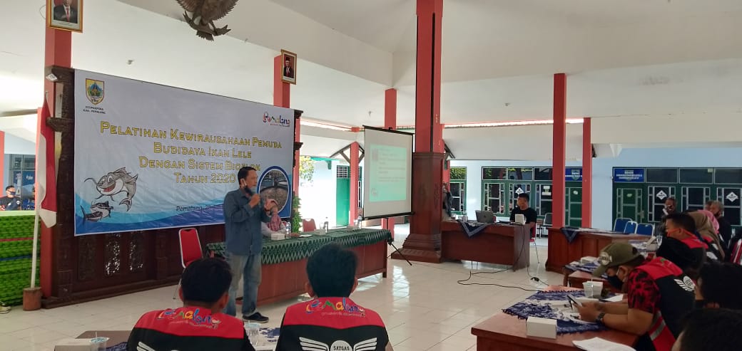 disparbudpml's tweet photo. Serta di dampingi Kasi Pemuda Bapak Drs. Winaryoto, Ma di Pendopo Disparpora Pemalang (28/7)
Pada pelatihan ini materi yang menyampaikan bapak Yuswuono dari paduraksa dan di ikuti Pemuda Pemalang Satgas Pemuda dan PKKP Kab. Pemalang @pkkppml2020 https://t.co/6mvdWnynif