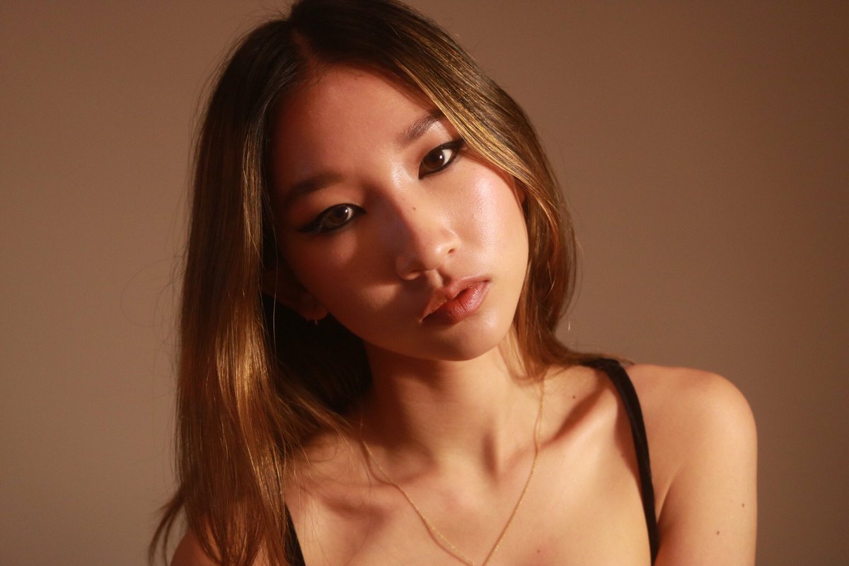 goddessambersun's tweet photo. my eyes are hypnotizing. they’ll reel you in until you’re begging for mercy

findom | fendom | paypigs https://t.co/H8zzD82p9V