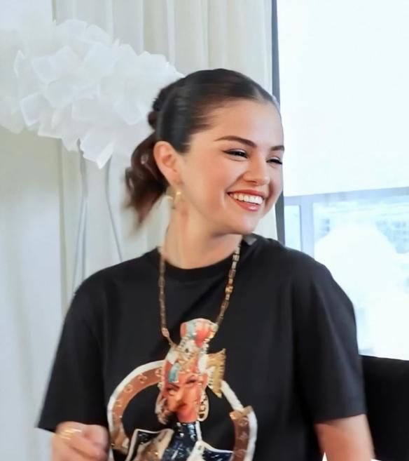 BPINKLATINO's tweet photo. Quien hable mal de Selena Gómez, es porque no conoce su trabajo,el talento y impacto que tiene esta mujer. Sobre todo la calidad de persona que es y lo que ha tenido que superar. Confirmado o no deberíamos estar orgulloso. #BLINKlovesSelena🤍 https://t.co/omFJEGXFM9