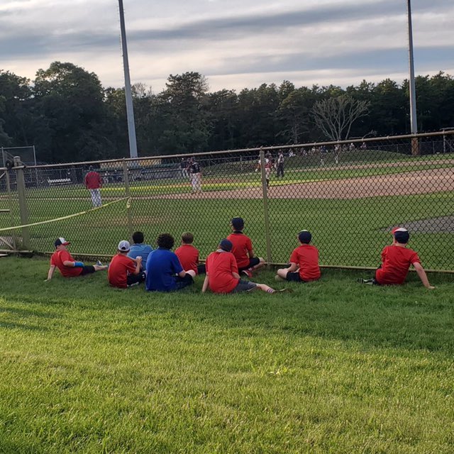 TheDugoutDawgs's tweet photo. Young Dawgs watching older Dawgs. #OneprogramOneteam https://t.co/HRomYrBwd1