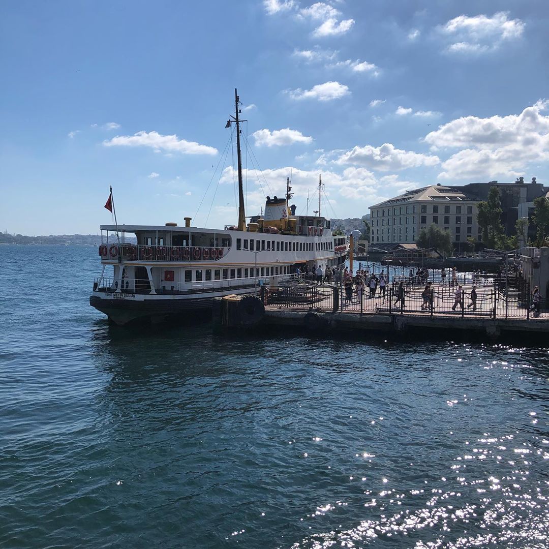 RizaAkpolat's tweet photo. Günaydın Beşiktaş. Sevdiklerimiz için kontrollü sosyal hayat kurallarını ihmal etmeyelim. #NeMutluBeşiktaşVar Fotoğraf için #predestine'ye teşekkür ederim. https://t.co/Nec0XVWL4H