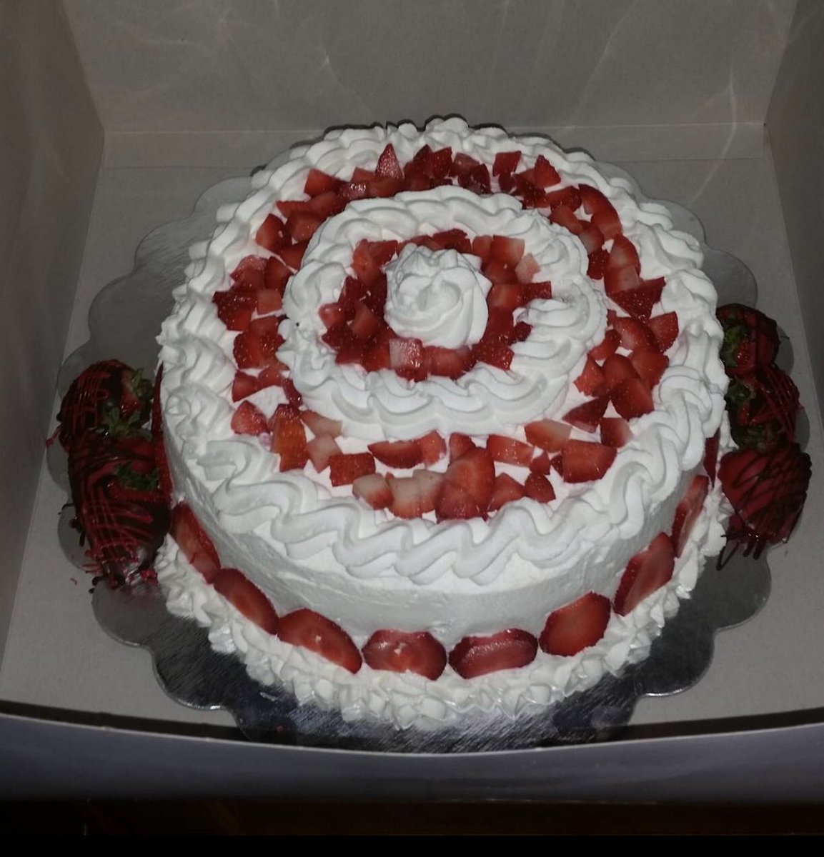 doodledazz's tweet photo. If you need a cake for any event in the New Orleans area hit up my pops @so_nolas on Instagram. You won’t be disappointed!! Retweet to help find his next customer!!! https://t.co/8SVSc9NiAy