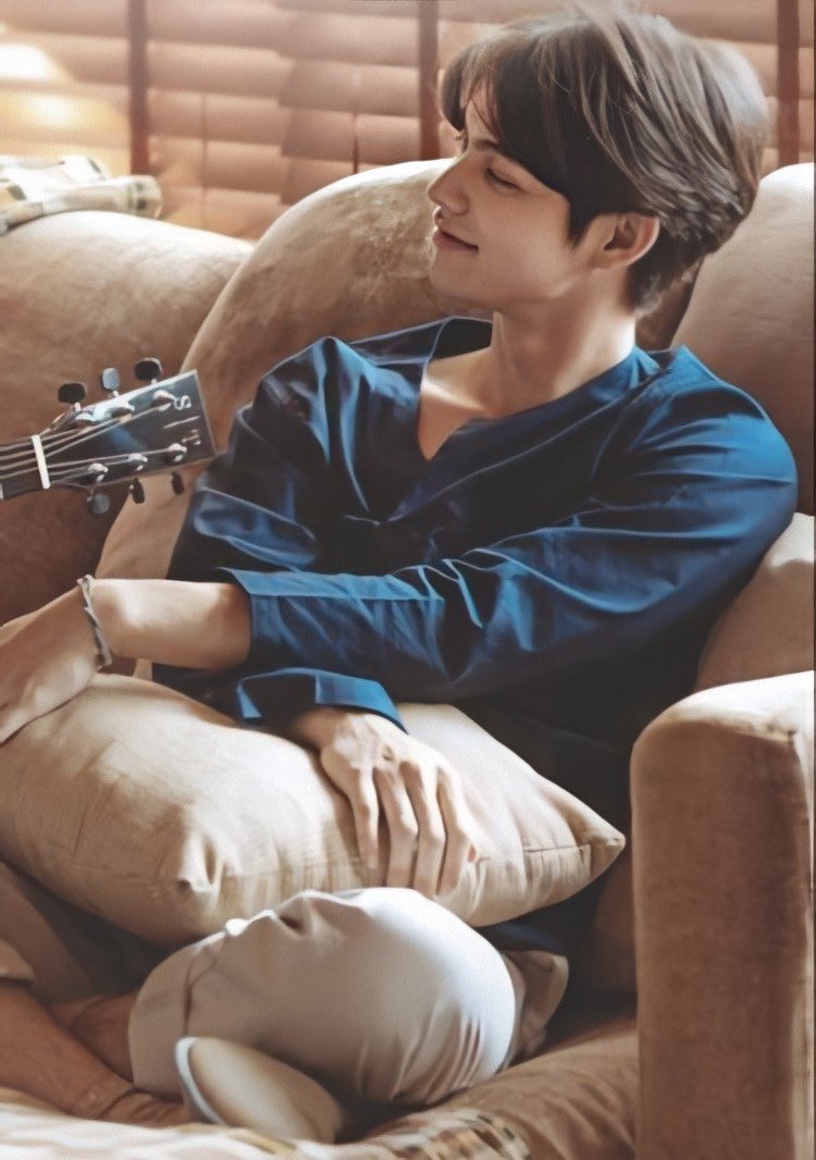 uinguinguing's tweet photo. ไม่เสียแรงที่พี่แกซ้อมคอเคล็ดมาเป็นปีๆ 55555555555 #ไบร์ทวิน 
#ยังคั่นกู https://t.co/yANhXBcs3J