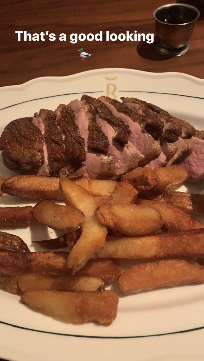 ZchryRml's tweet image. Some more #BubbleEats from Vinni. Looks like a nice duck and fries #BubbleLife 
📸 @19Lettieri95