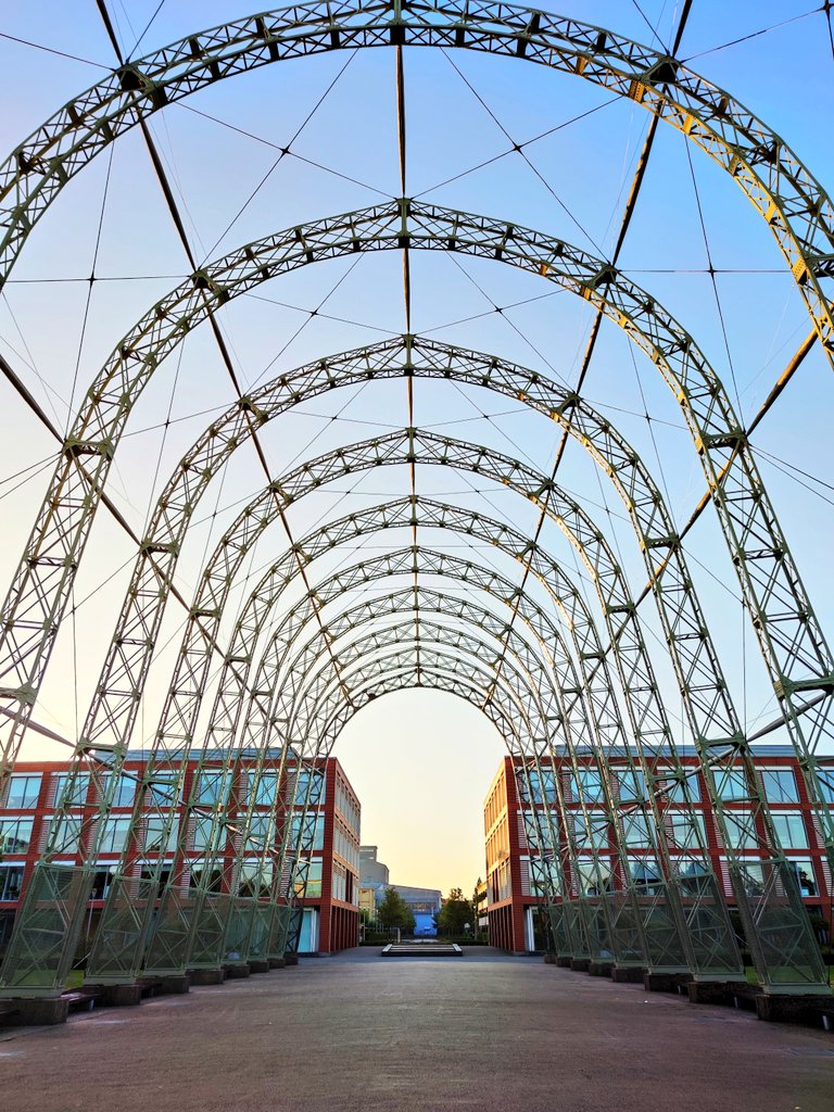 Firesnapper999's tweet photo. 0600 - #eBikeViews #Farnborough sun breaks over @Farnboroughbp Historic Portable Airship Hanger Frame. #Reflections #AviationHistory #BikeLife #Hampshire https://t.co/0lXpd6uiQR