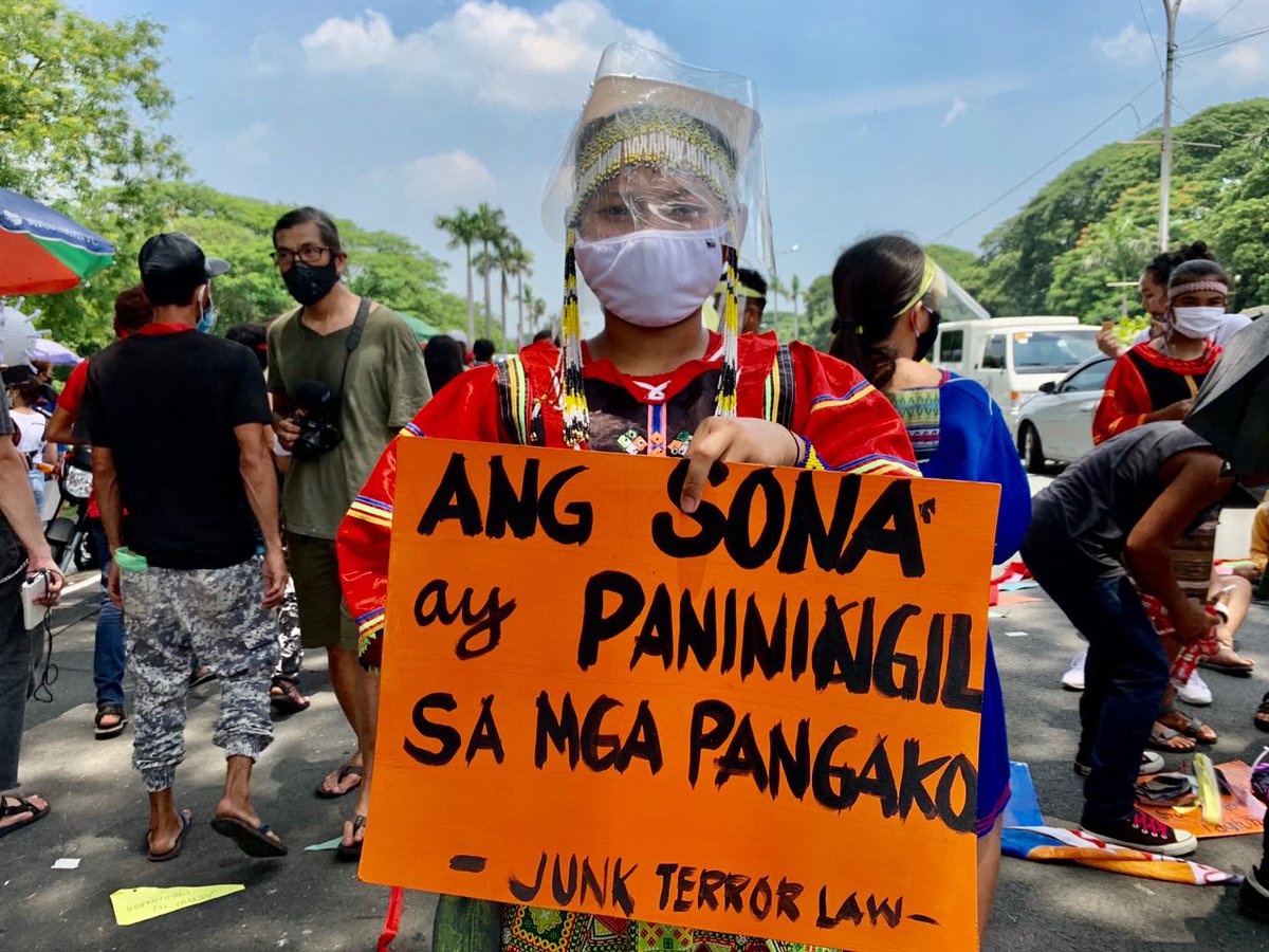 philmisereor's tweet photo. Yesterday, PMPI joined protesters to #SONAgKAISA. Later today, 3pm, PMPI will hold an online rally to grade president Duterte's performance. Join us!
#WeResistAsOnePlanet
#DefendTheDefenders
#DefendPressFreedom
#ActivistsNotTerrorists
#AminAngPinas
#RightsofNaturePH https://t.co/Qf6QN6tb3g