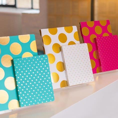 Featuring classic cream or teal covers with contrasting gold foil embellishment in large or small polka patterns. 

bit.ly/GeckoNLP
bit.ly/GeckoLPC

#stationeryaddict #stationerylover #stationery #shimmer #classic #teal #notebooks