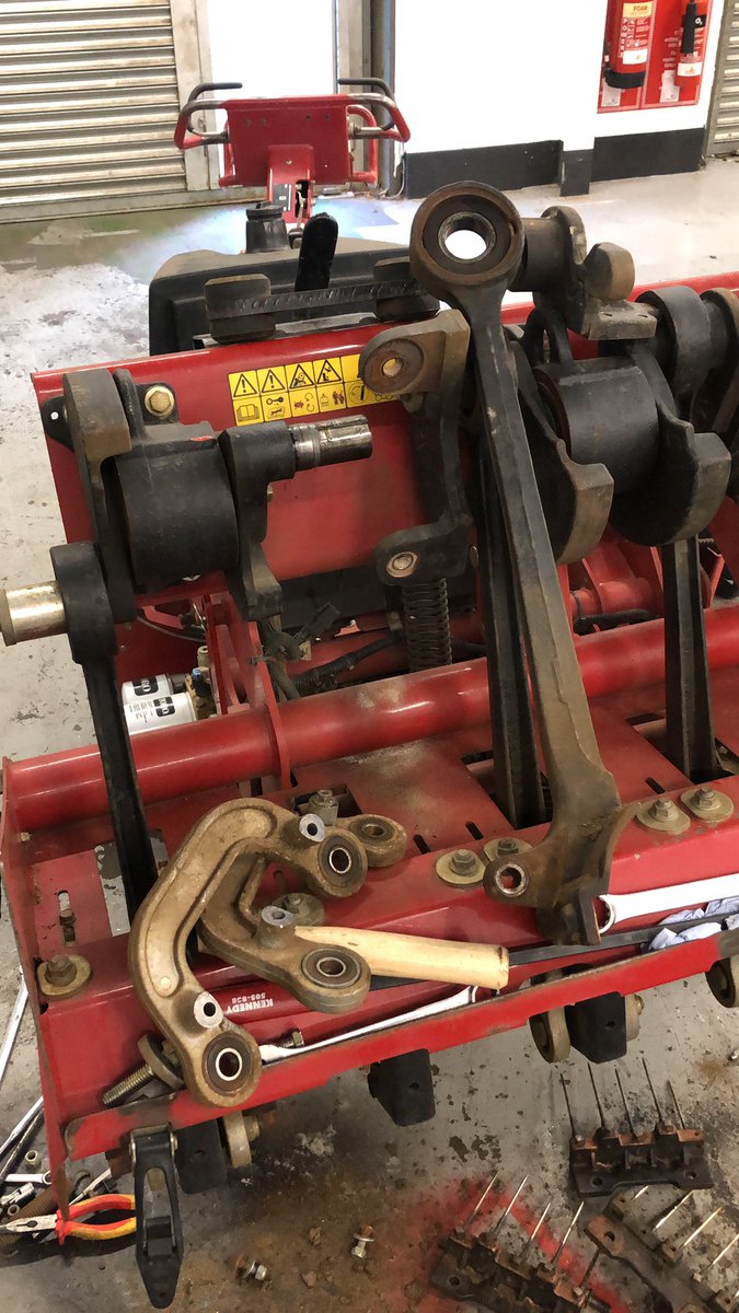 jwilkinson__'s tweet photo. The slightest of play in bearings will result in high vibration and altogether failure... and always on the most important days! #toro648 https://t.co/bOoRL5vkAq